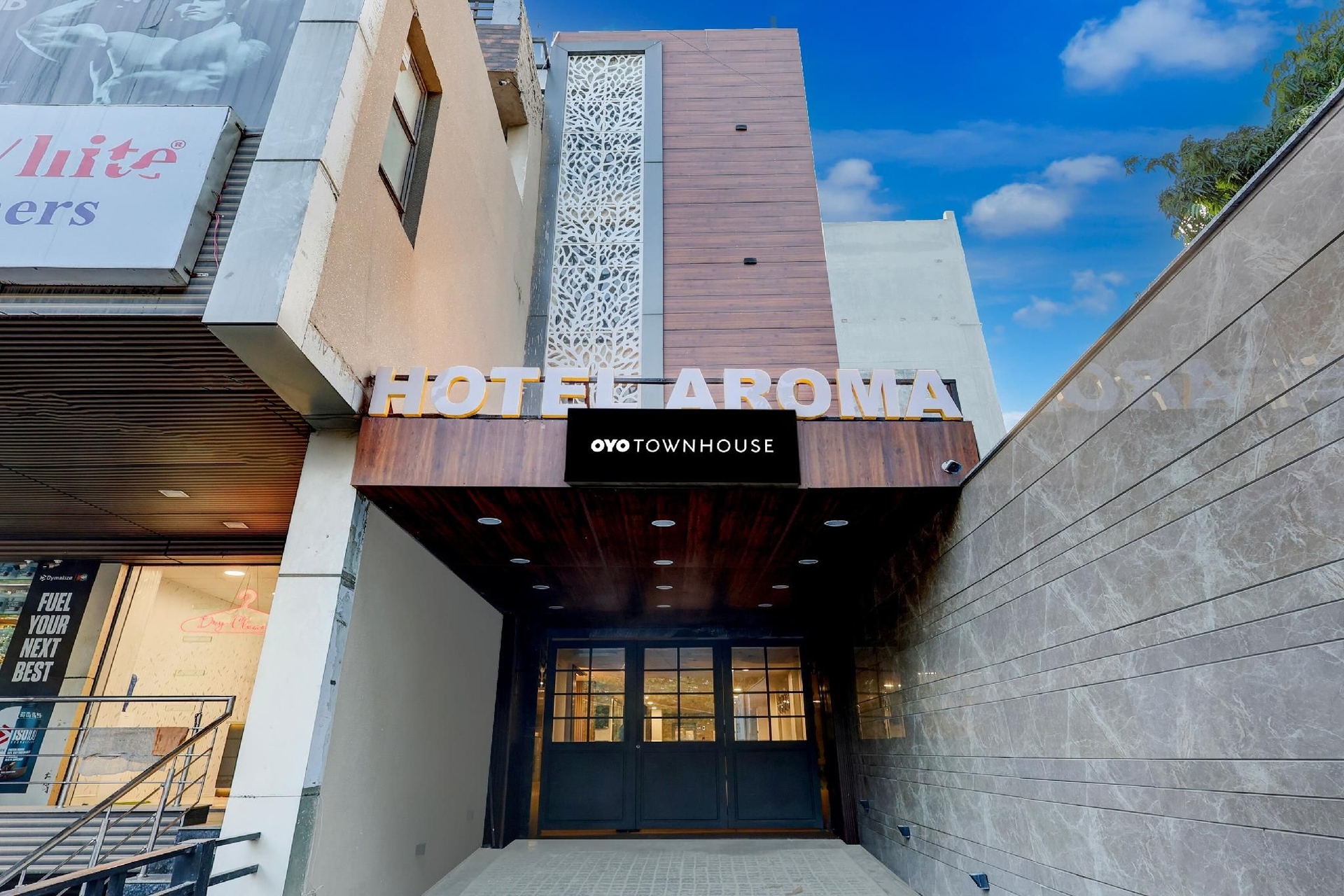 ซูเปอร์ทาวน์เฮาส์ เดอะแกรนด์วิลลา (Super Townhouse The Grand Villa)0