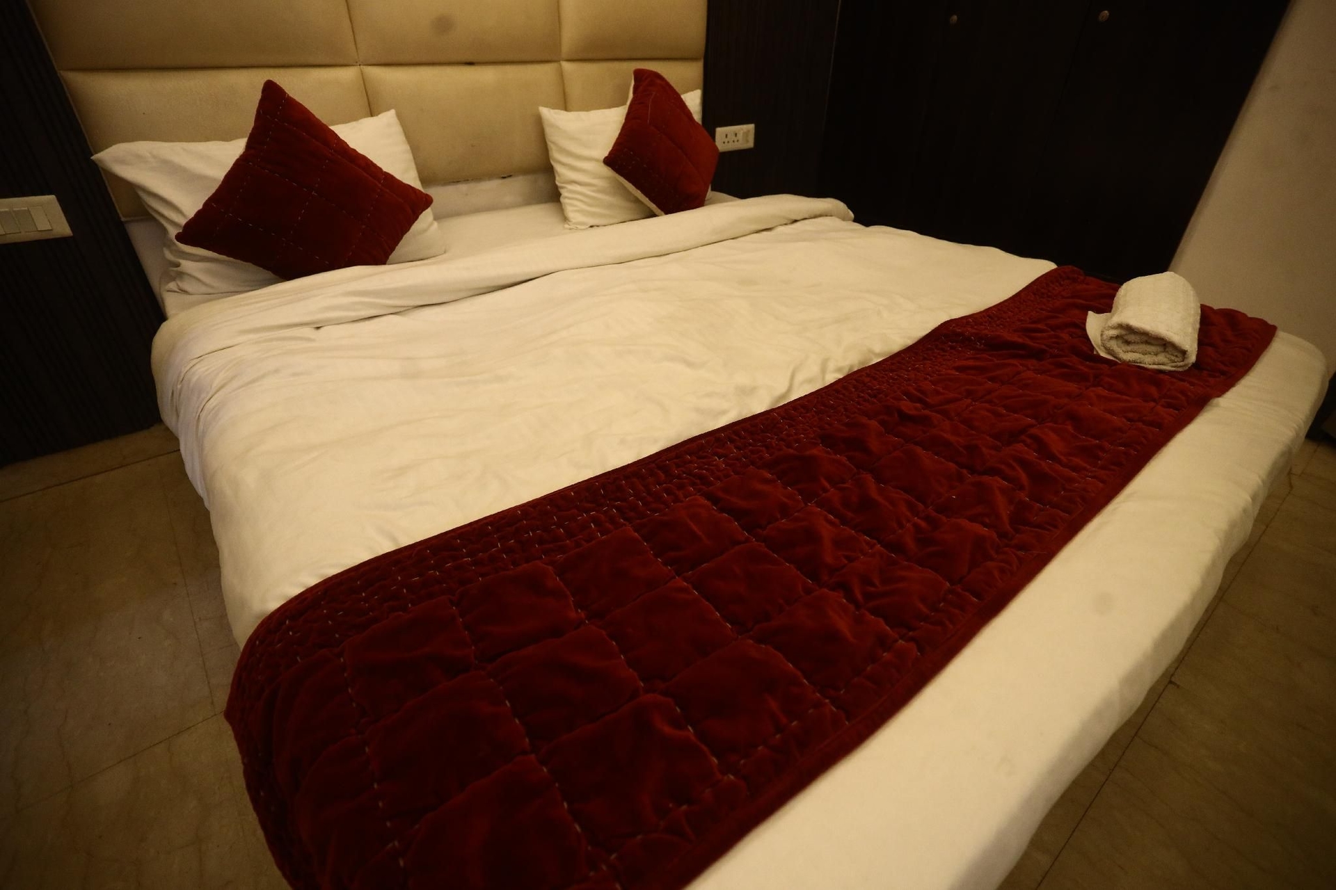 เดอะ เบด แอนด์ ร็อค (The Bed and Rock)4