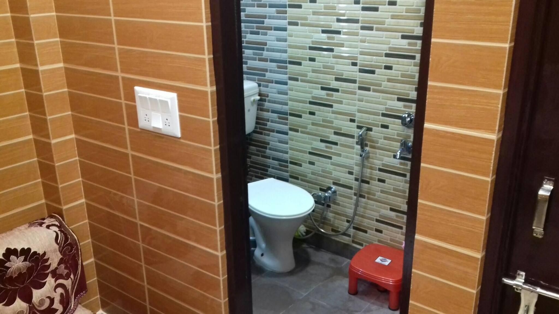 พอช เซฟ ฟอริจเนอร์ แอเรีย ลัชพัท นาการ์ ลักชัวรี รูม (Posh, Safe Foreigner Area Lajpat Ngar Luxury Room)4