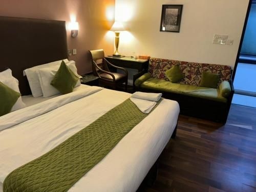 โรงแรม คูลาร์ ที่สาเกต ใกล้ พีวีอาร์ ซีนีมา (Hotel Kular at Saket Near PVR Cinema)2