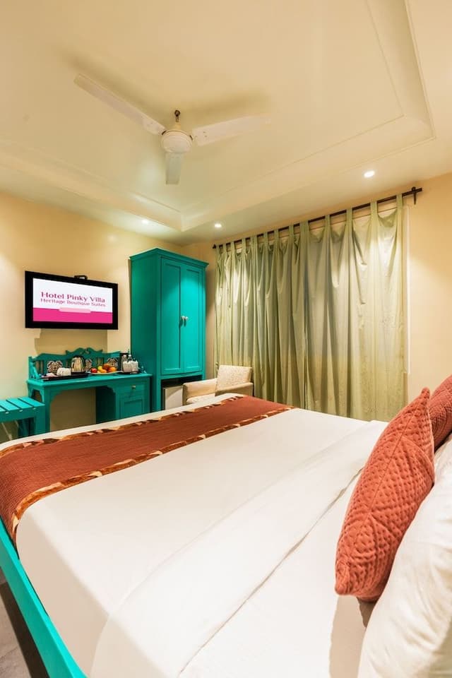 Deluxe Suite, City View