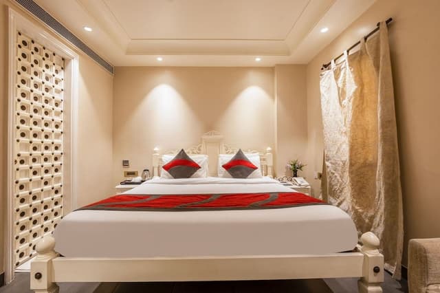 Deluxe Suite, City View