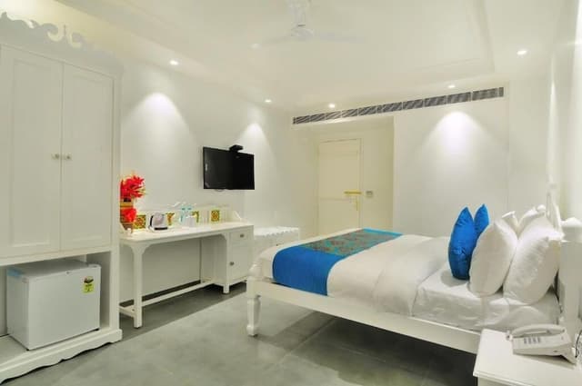 Deluxe Suite, City View