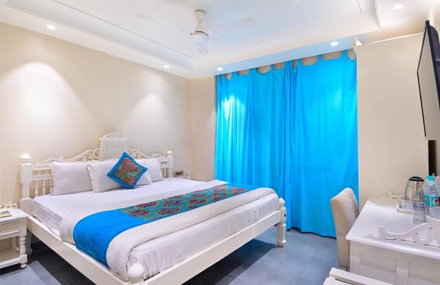 Deluxe Room with Air Conditioning