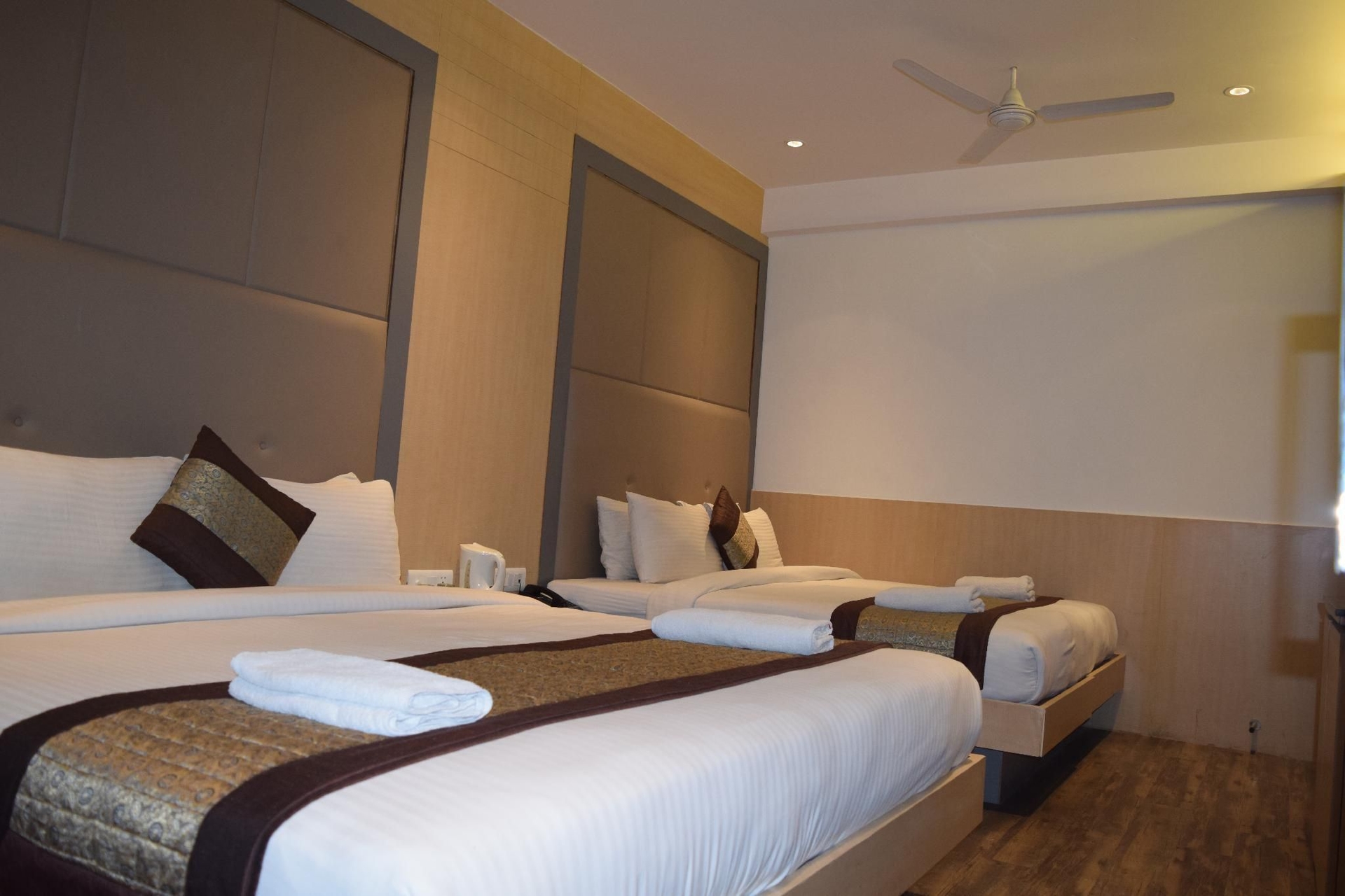 Hotel Superb @ New Delhi Railway Station1