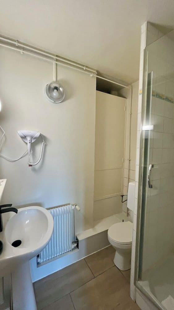 Room, 2 Twin Beds, City View