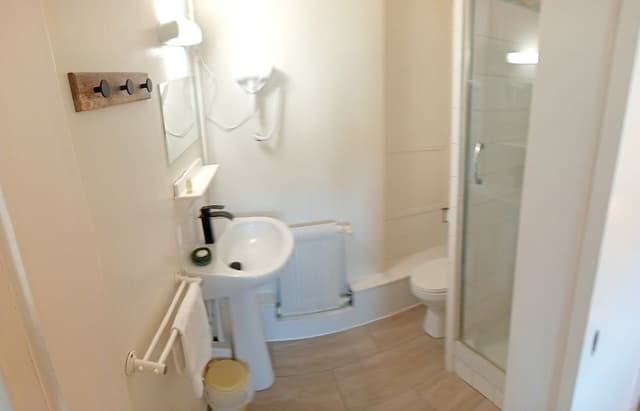 Room, 2 Twin Beds, City View