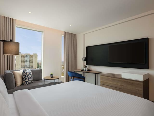 Executive Room with one King Bedroom - 15% discount on F&B