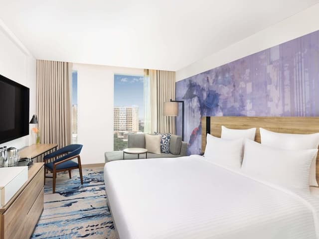 Executive Room with one King Bedroom - 15% discount on F&B