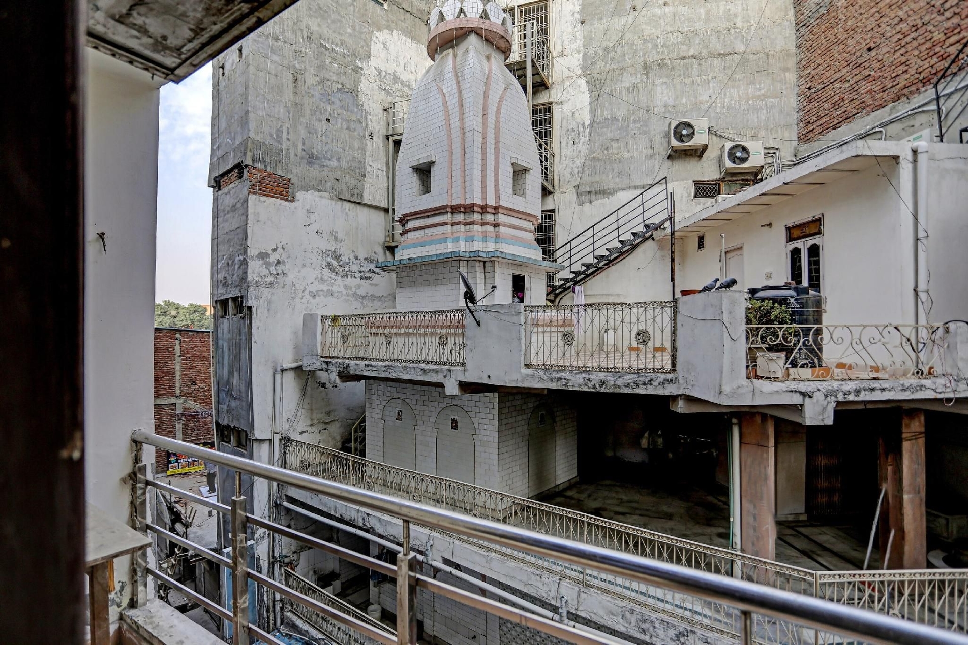 สปอท ออน ราจ โฮเทล วีไอพี ใกล้ เวิลด์ส ออฟ วันเดอร์ (Spon On Raj Hotel Vip Near Worlds Of Wonder)2