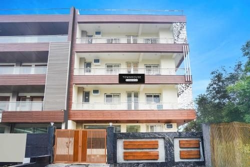 ทาวน์เฮาส์ โอ๊ค เซกเตอร์ 121 สถานีรถไฟใต้ดินนอยดา (Townhouse Oak Sector 121 Noida Metro Station)0