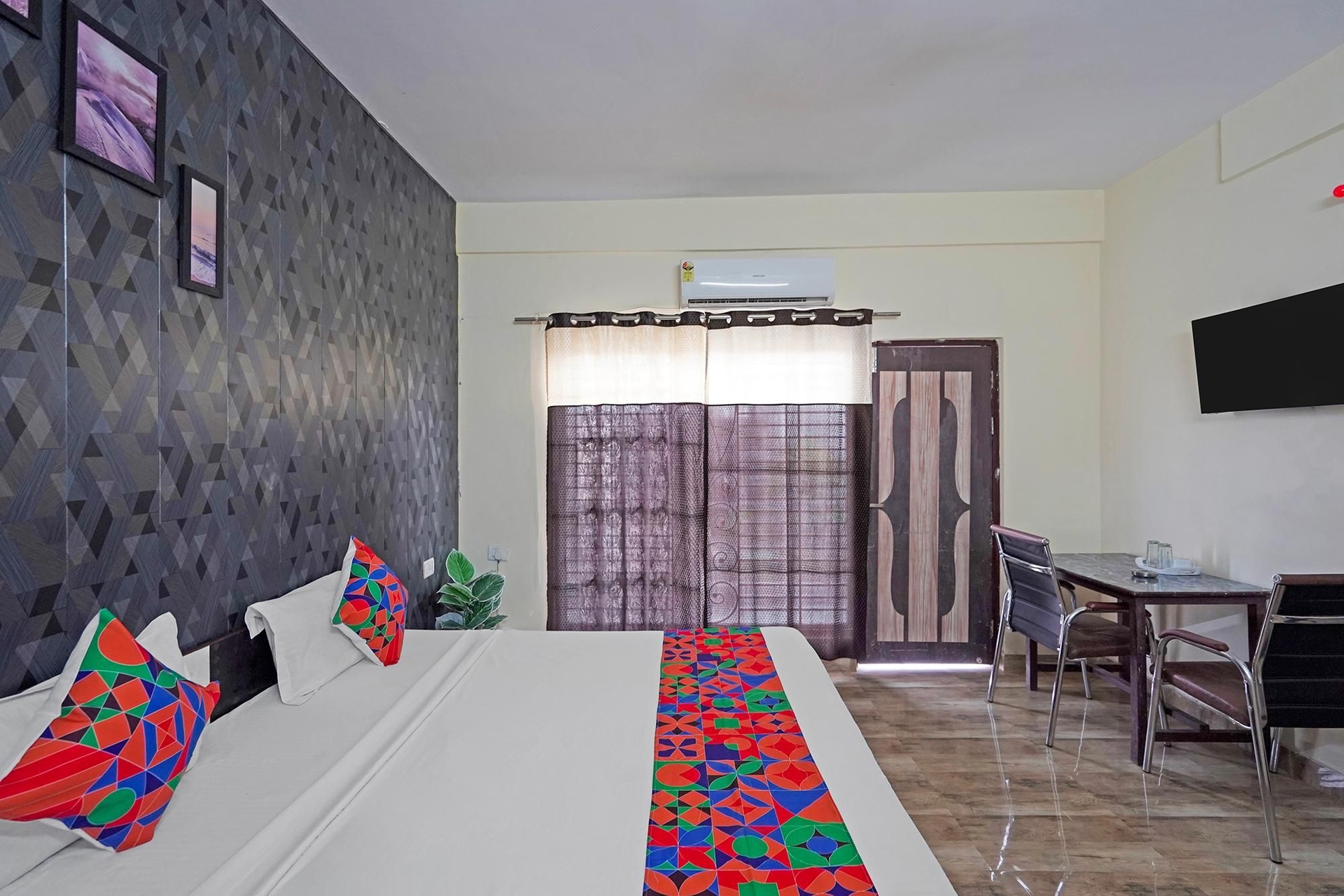 แฟบโฮเทล เอ็มวีอาร์ สเตย์ 116 (FabHotel MVR Stay 116)4