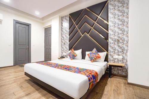 Townhouse Sector 30 Near Botanic Garden of Indian Republic3