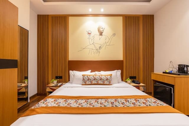 Deluxe Room with Pool and Gym Access