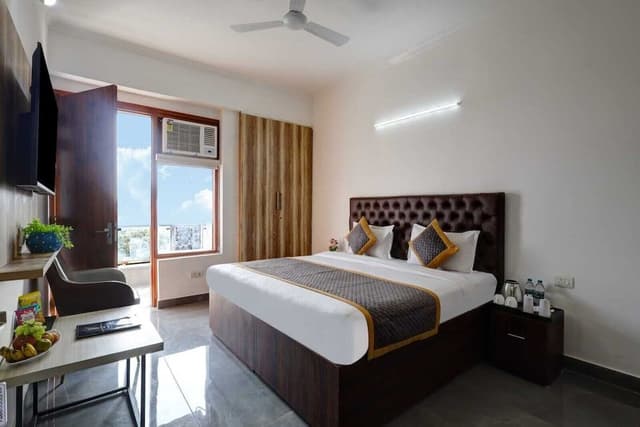 Deluxe Room, Balcony, City View