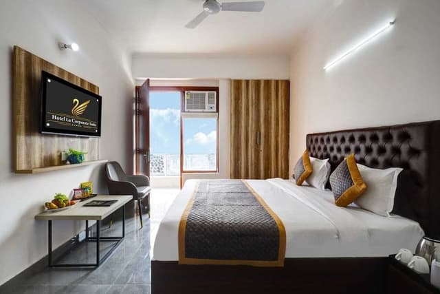 Deluxe Room, Balcony, City View