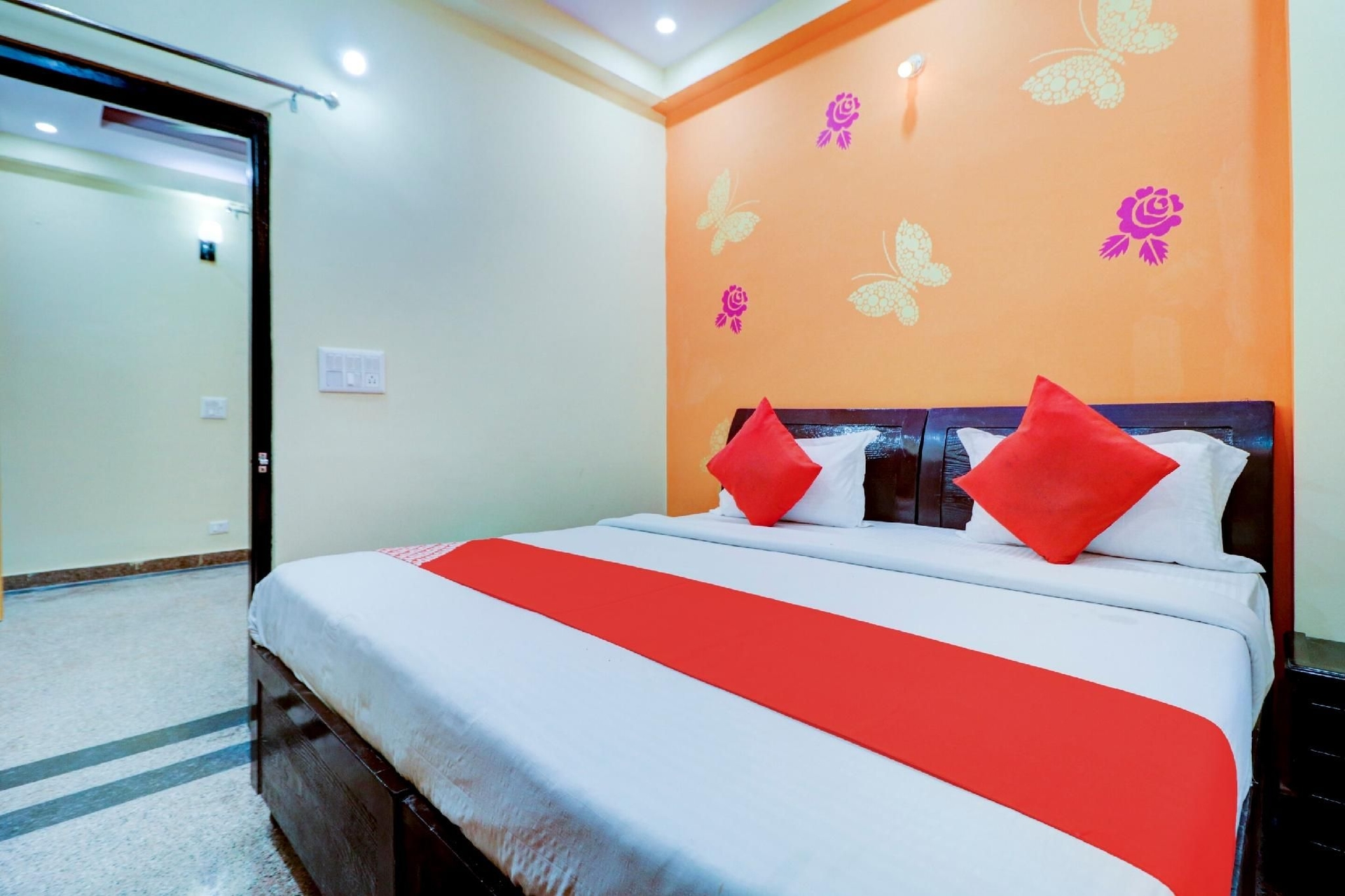 Hotel O Palace At Seventy Two Near Iskcon Temple Noida1