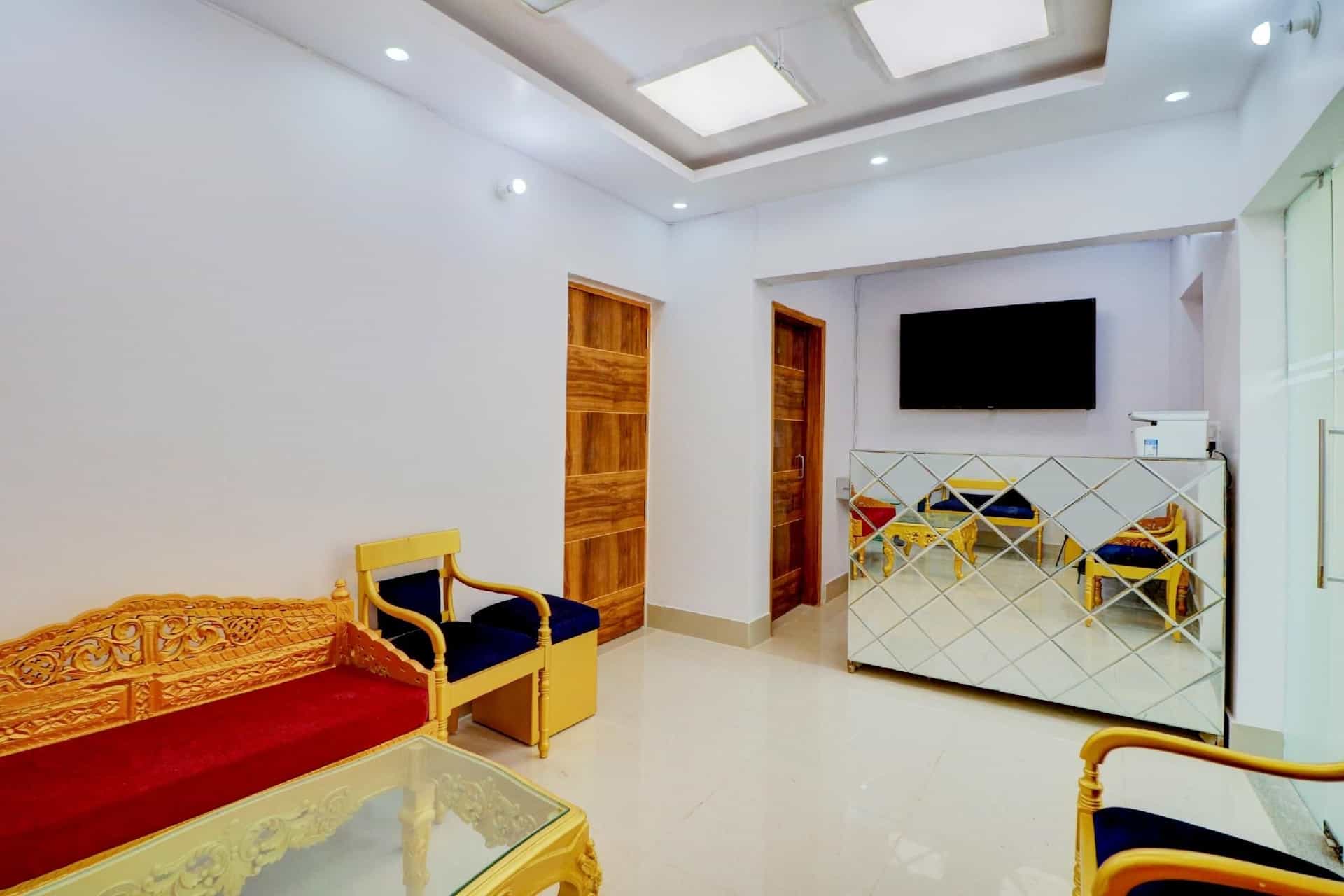 Hotel O Palace At Seventy Two Near Iskcon Temple Noida