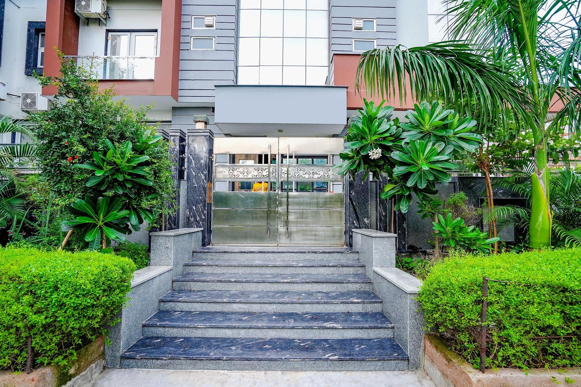 FabHotel 17 Suites - Kailash hospital1