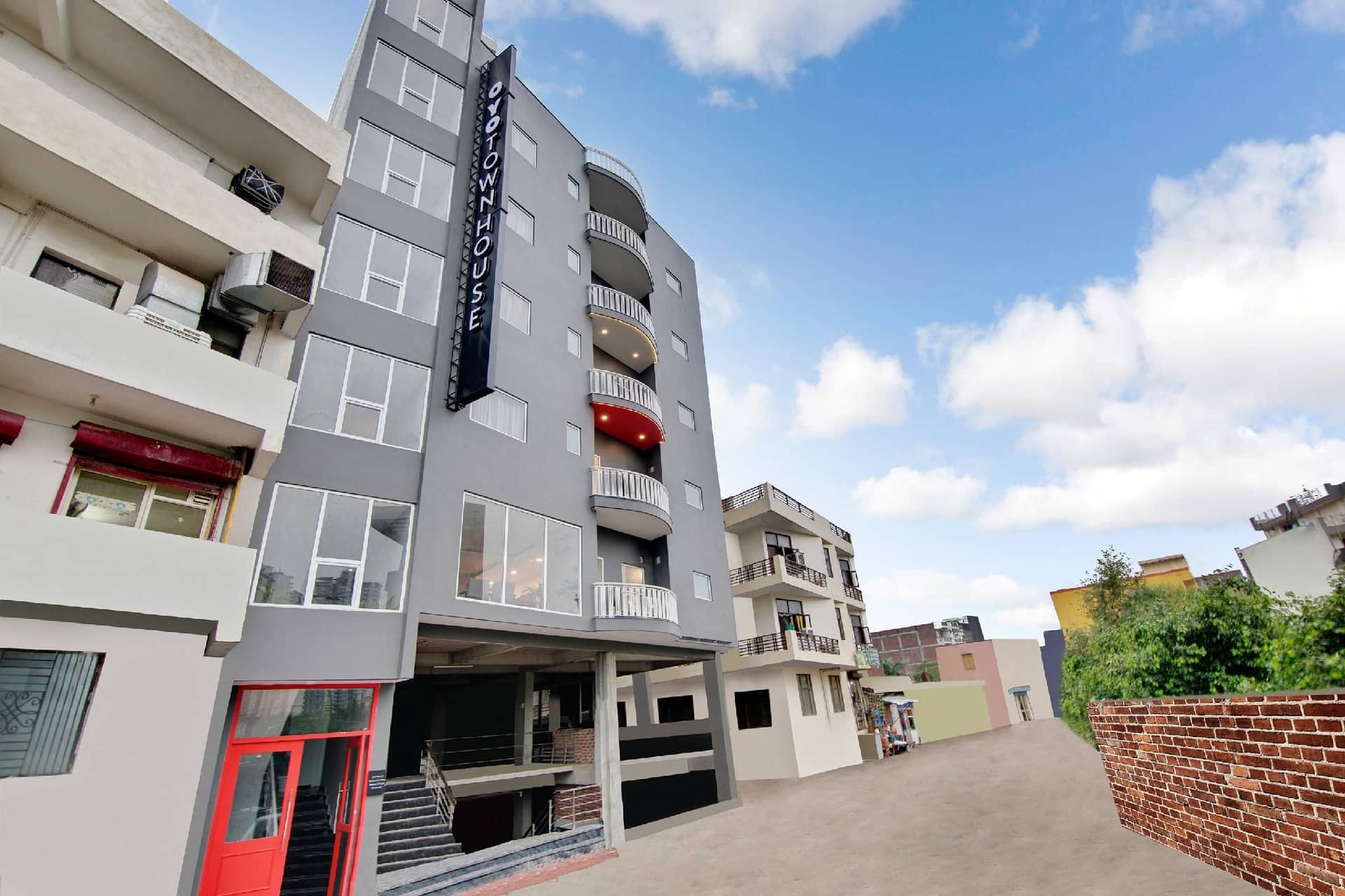 Townhouse Sector 49 Near Logix city centre Townhouse Sector 49 Near Logix city centre