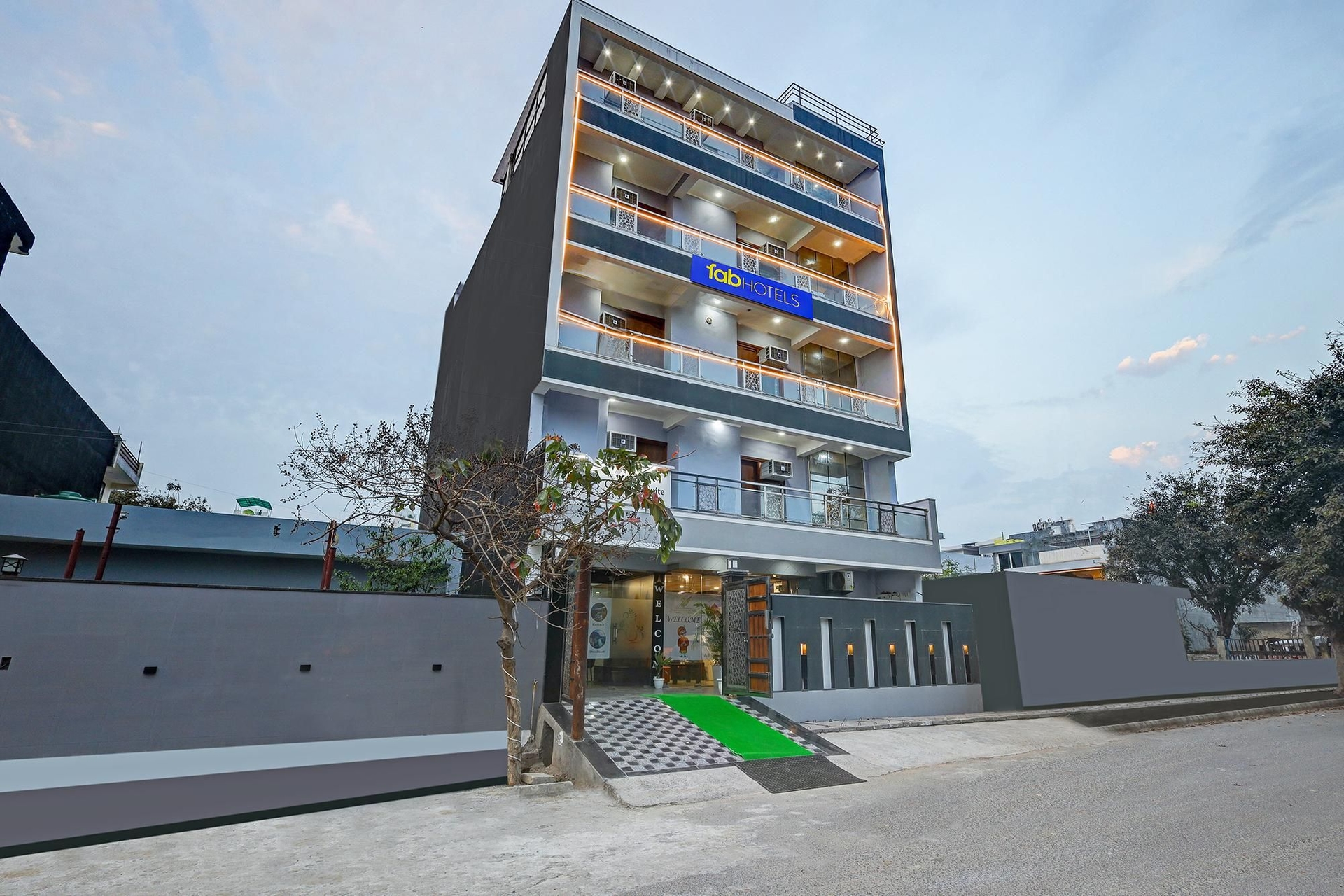 FabHotel La Corporate Suite1