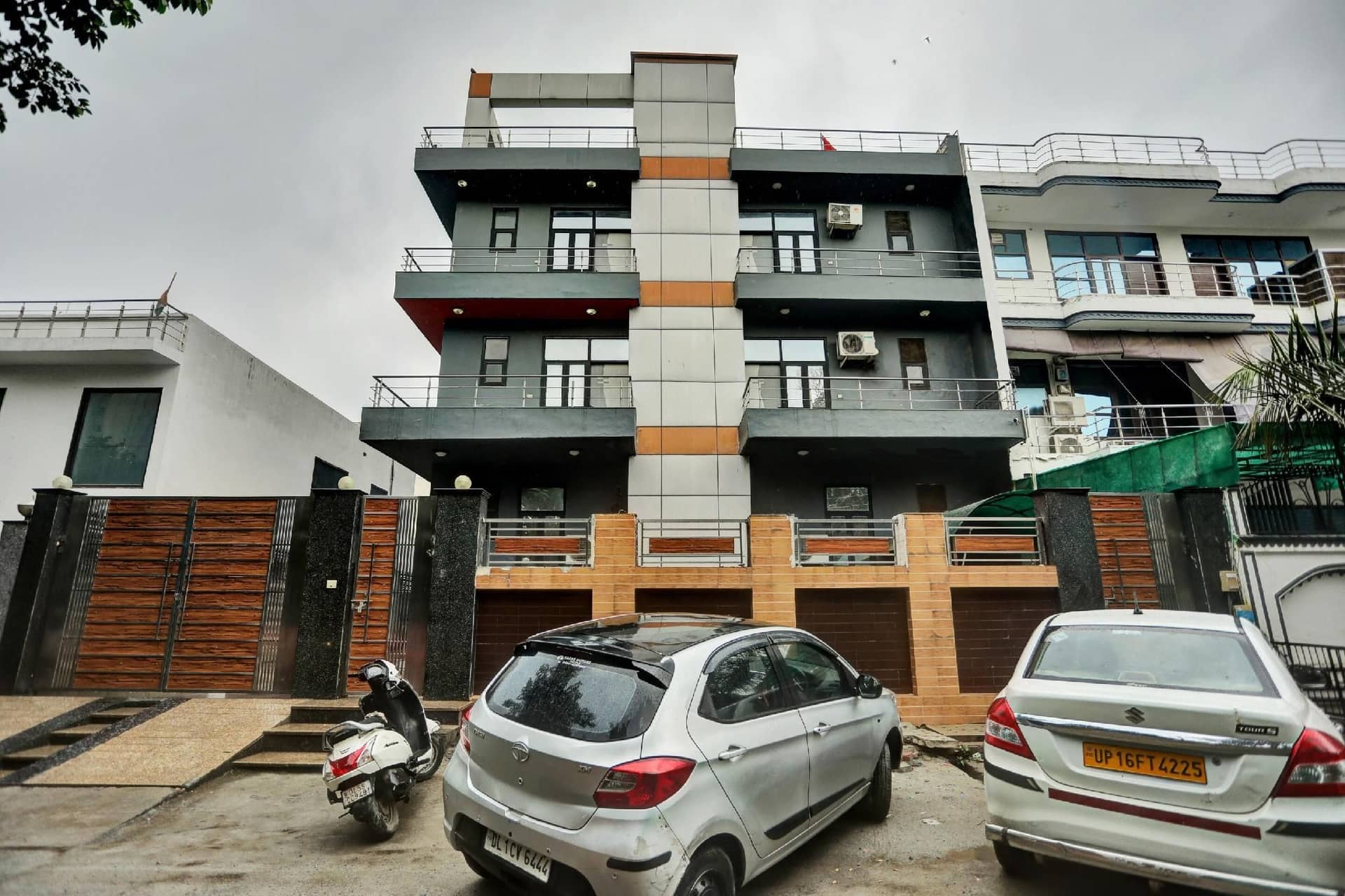 Townhouse Happy Keys Near Iskcon Temple Noida Townhouse Happy Keys Near Iskcon Temple Noida