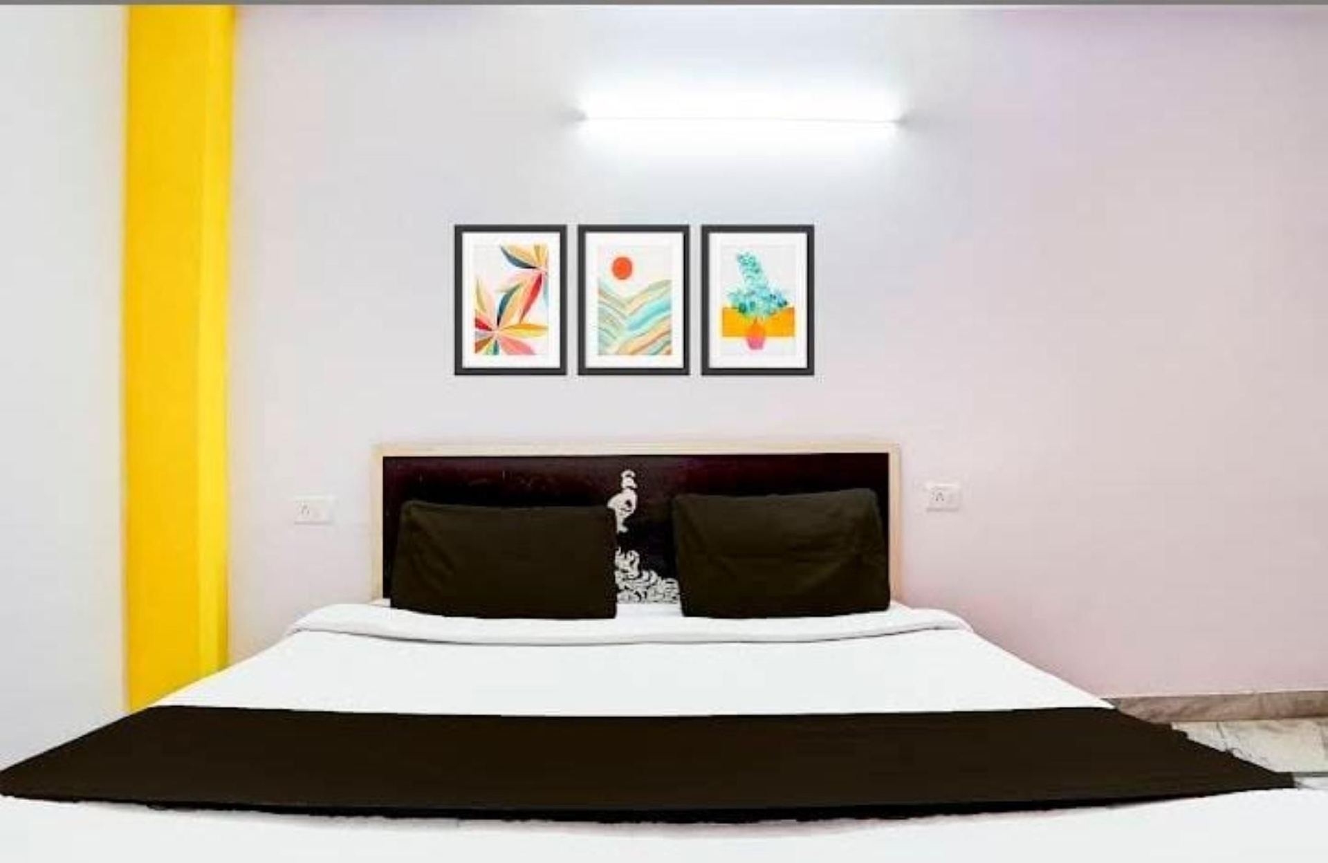 Goroomgo Maharaja Noida1