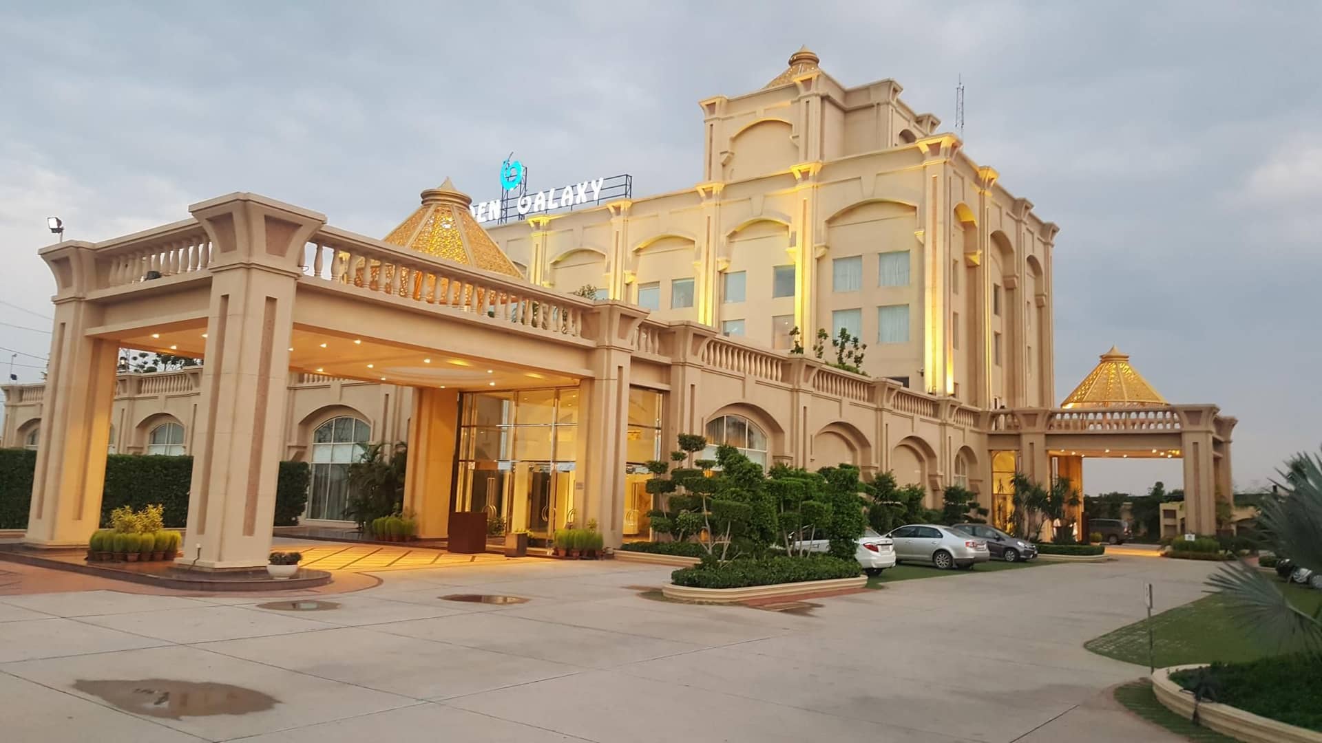 โกลเดน แกแล็กซี โฮเต็ล แอนด์ รีสอร์ต โกลเดน แกแล็กซี โฮเต็ล แอนด์ รีสอร์ต