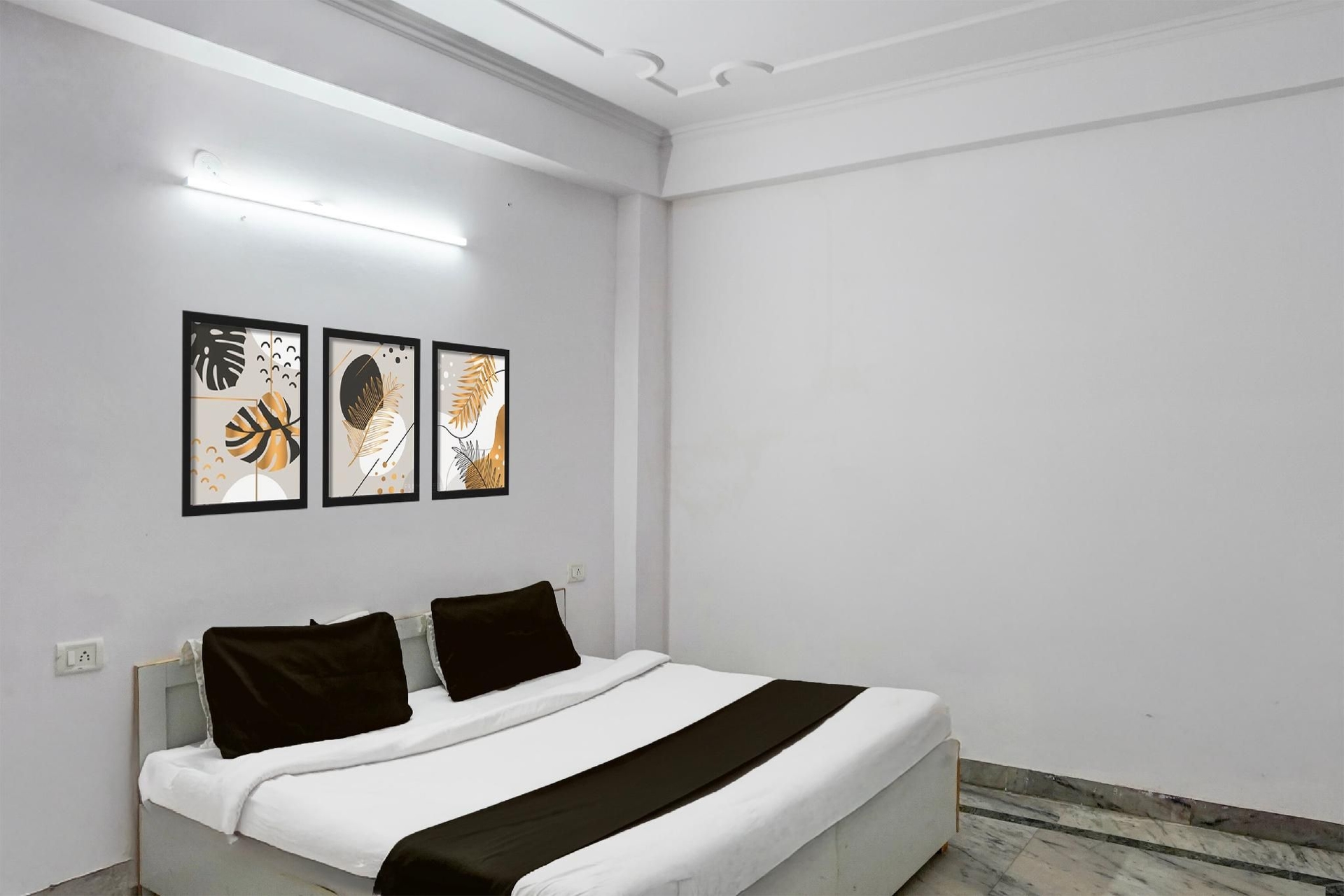 Super Hotel O Maharaja Near By Vinayak Hospital Gali No-52