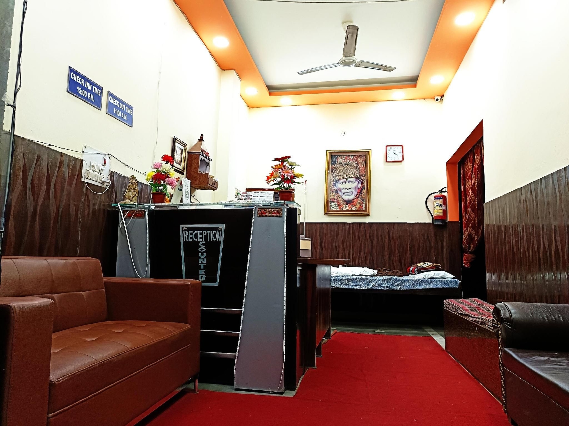 Lotus Stay -1 Min Walk in Nizamuddin Railway St0