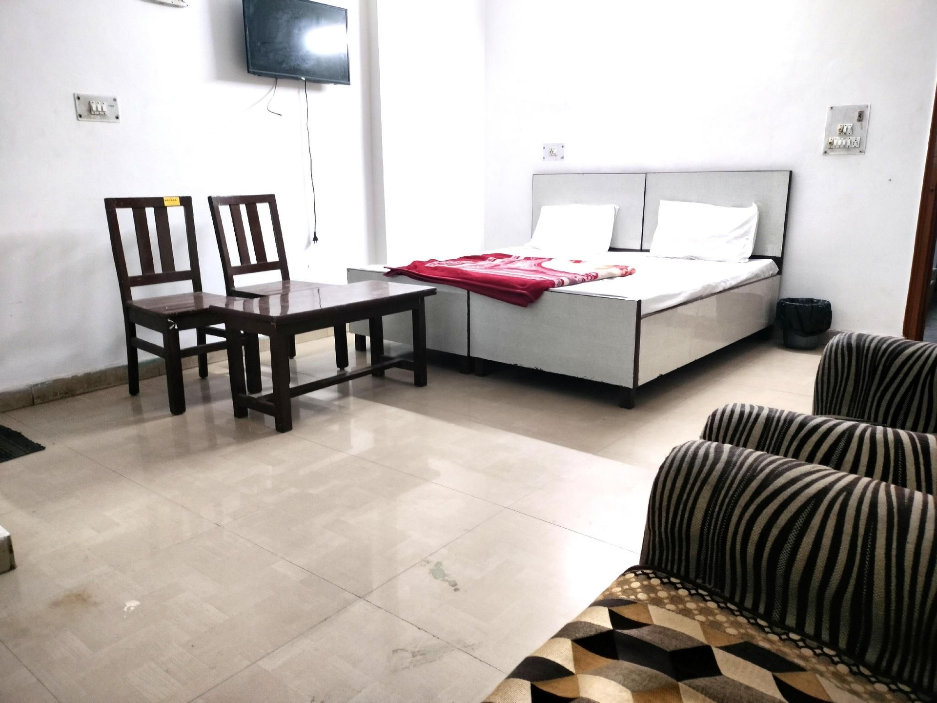 Lotus Stay -1 Min Walk in Nizamuddin Railway St4
