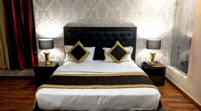 Royal Room, 1 Bedroom, Non Smoking, City View