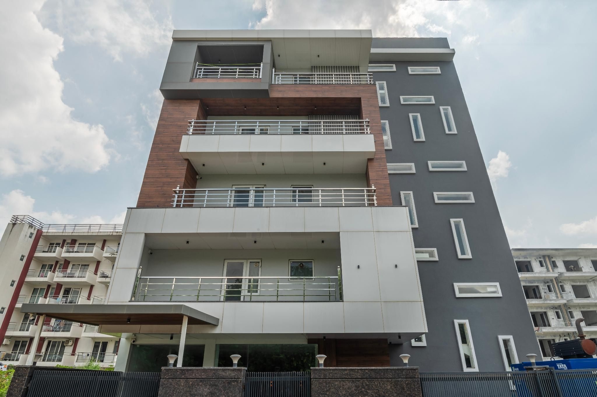 Wandr Hotel Medicity Gurugram, Near Medanta Hospital1