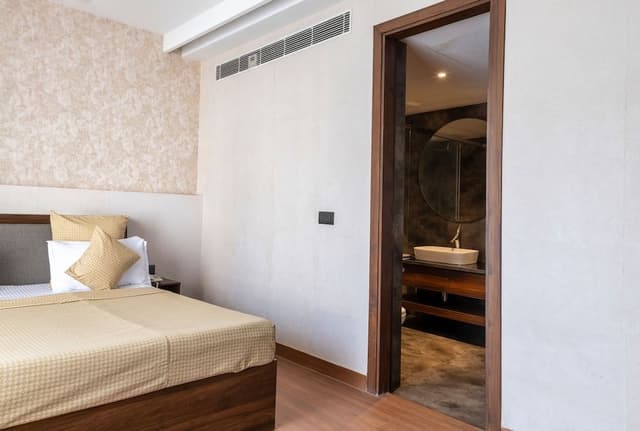 5 Bedrooms Apartment With Balcony