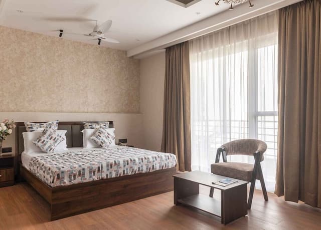 5 Bedrooms Apartment With Balcony