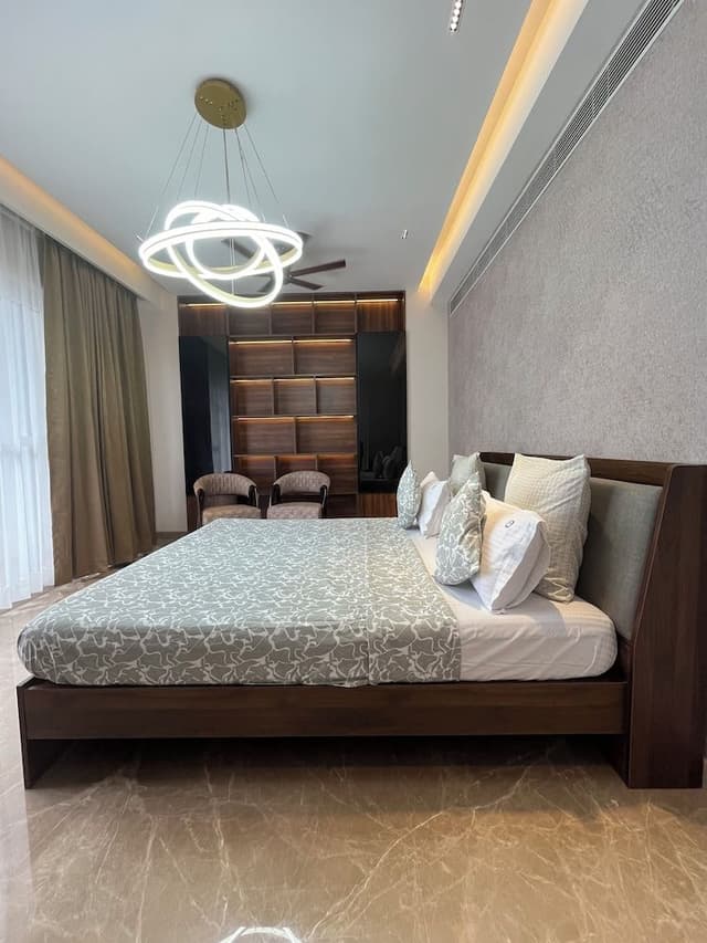 5 Bedrooms Apartment With Balcony