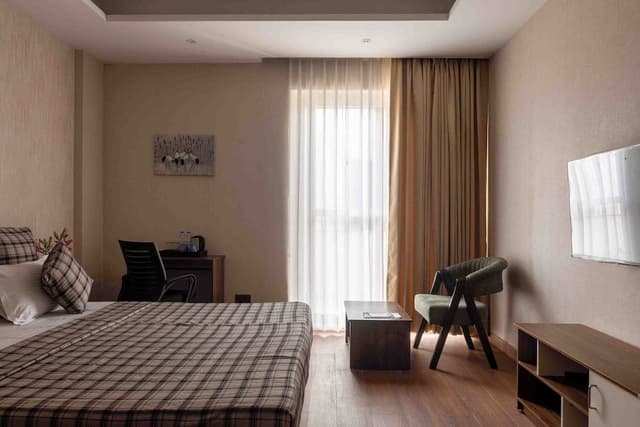 5 Bedrooms Apartment With Balcony