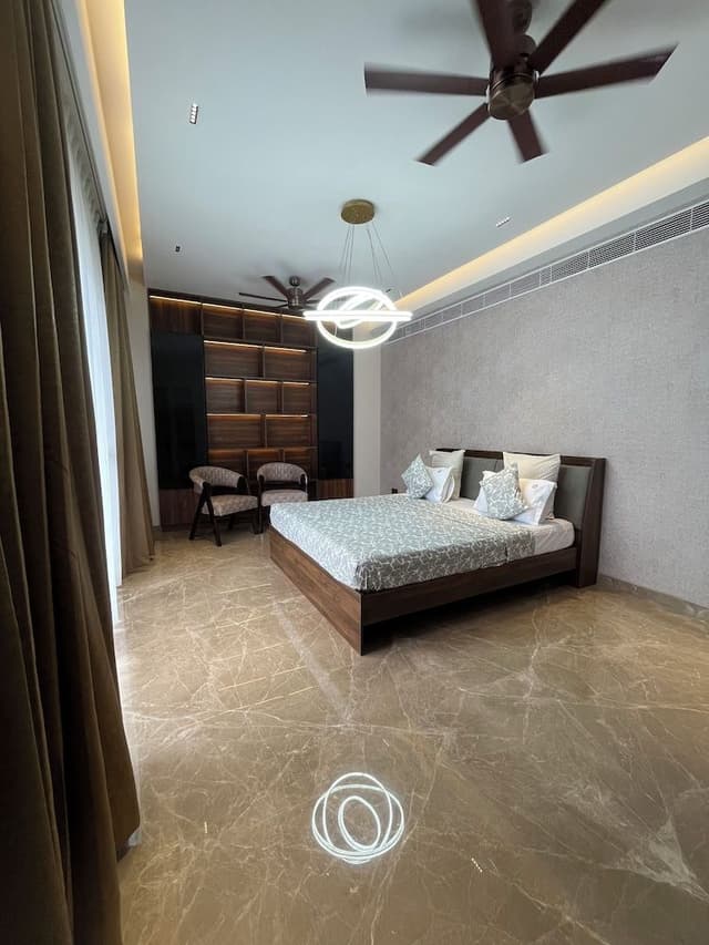 5 Bedrooms Apartment With Balcony