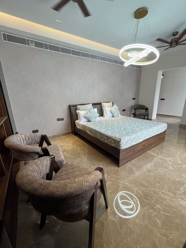 5 Bedrooms Apartment With Balcony