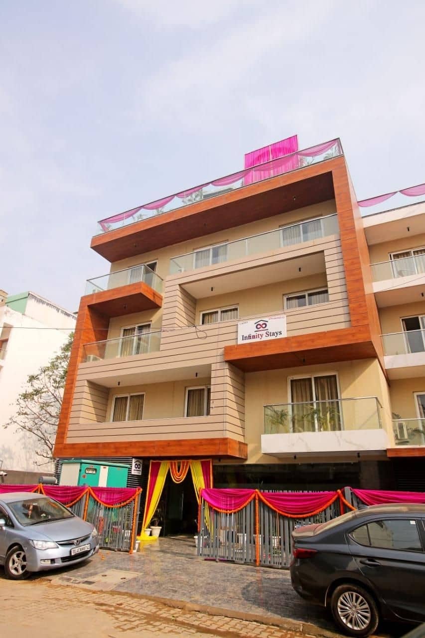 Infinity Stays - Hotel Near Medanta Infinity Stays - Hotel Near Medanta