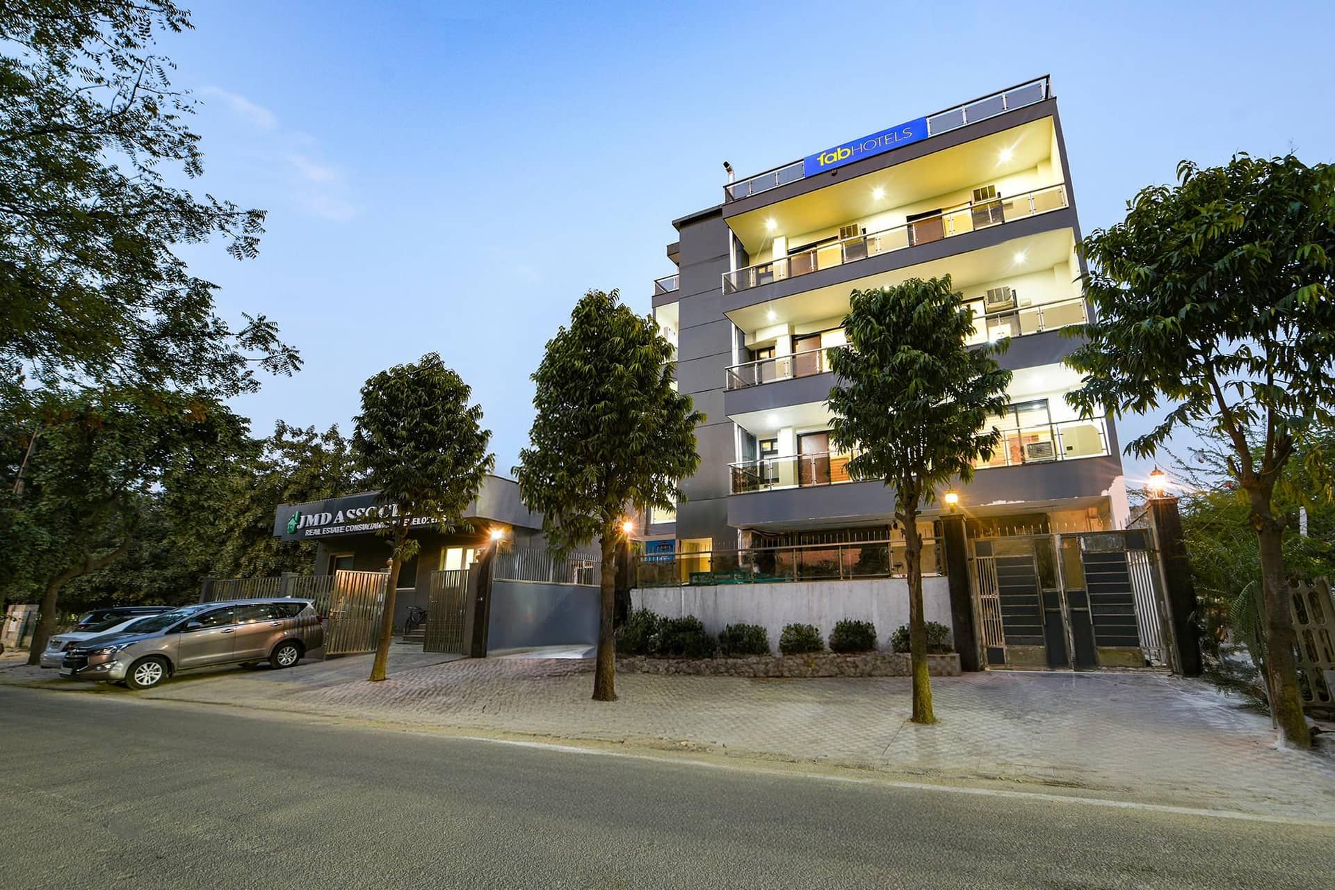 FabHotel RR Premium- Nr golf course road FabHotel RR Premium- Nr golf course road