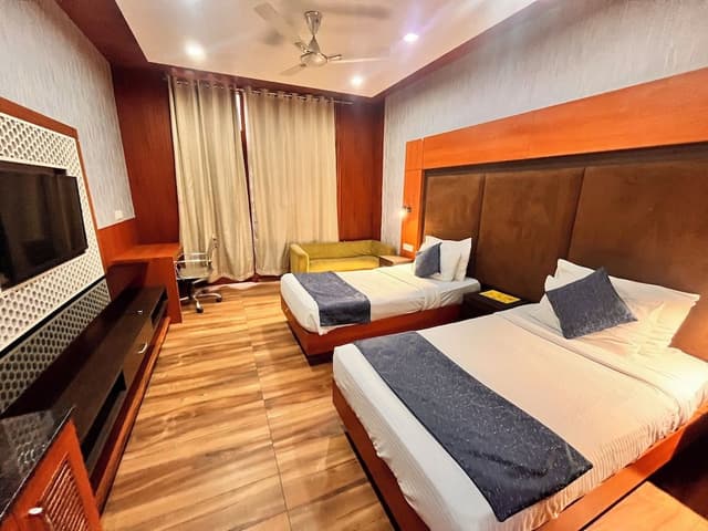 Club Triple Room