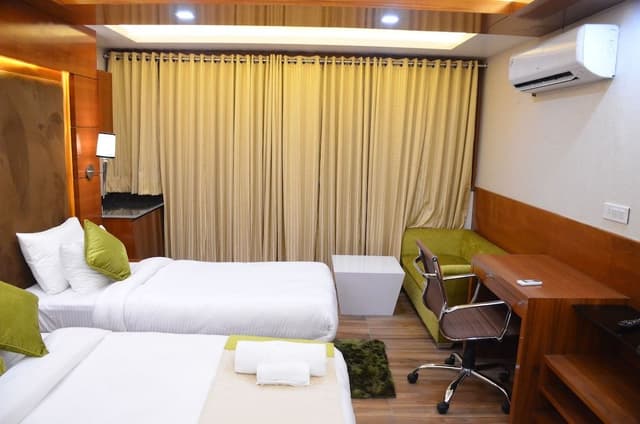 Club Triple Room