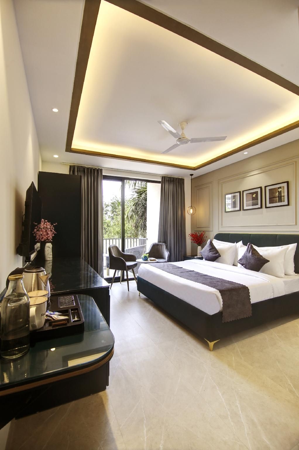Saltstayz Premier - Galleria Market & MG Road2