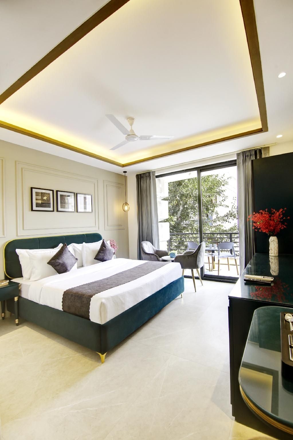 Saltstayz Premier - Galleria Market & MG Road4