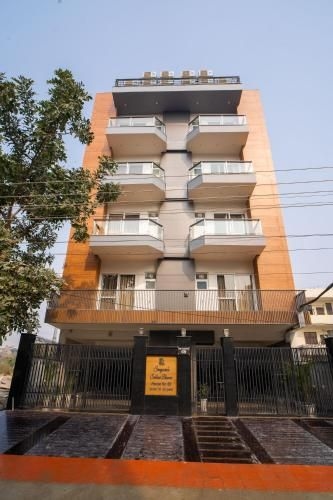 The Lodgers One BHK Apartment Nxt to Phase 1 Metro0