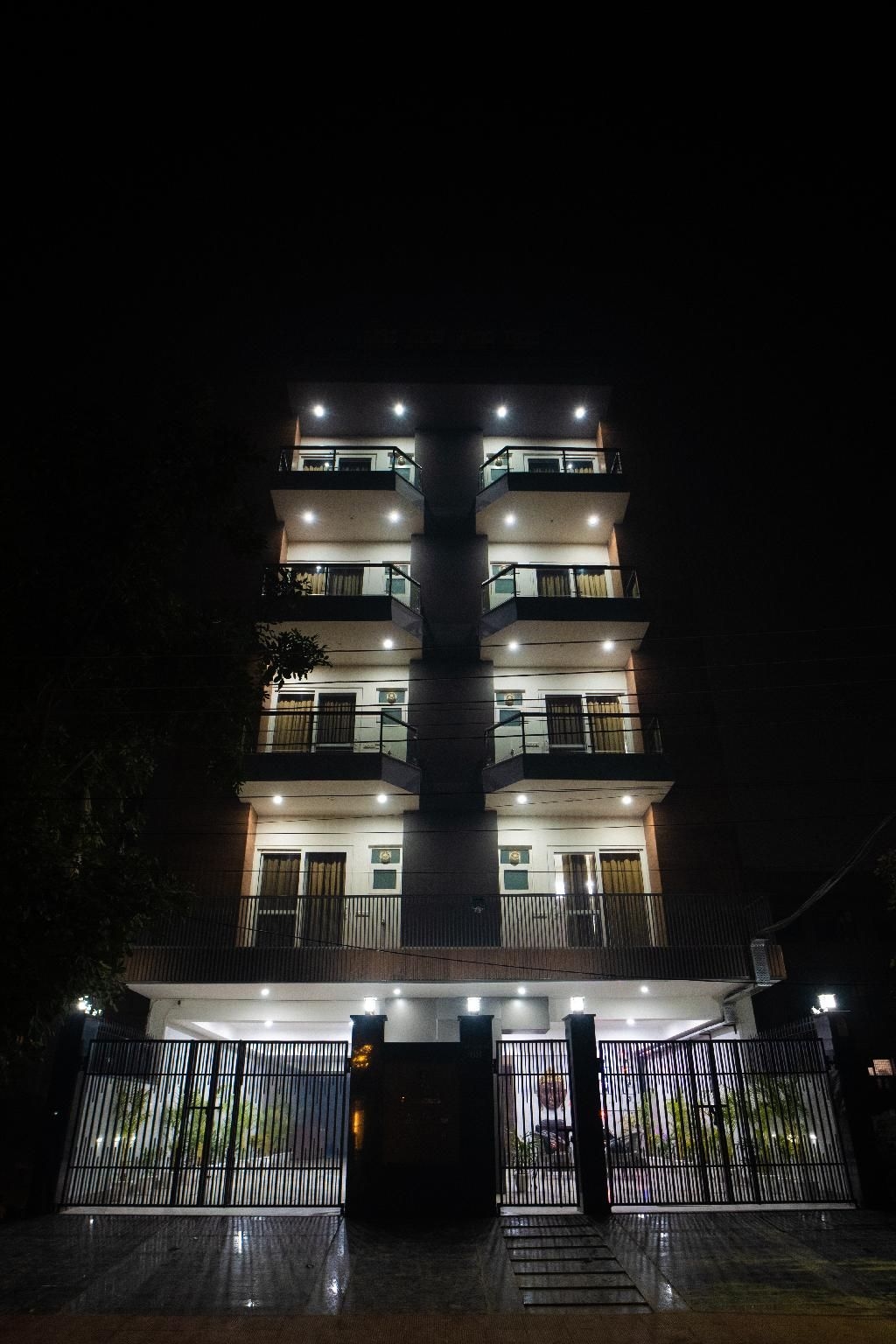The Lodgers One BHK Apartment Nxt to Phase 1 Metro1