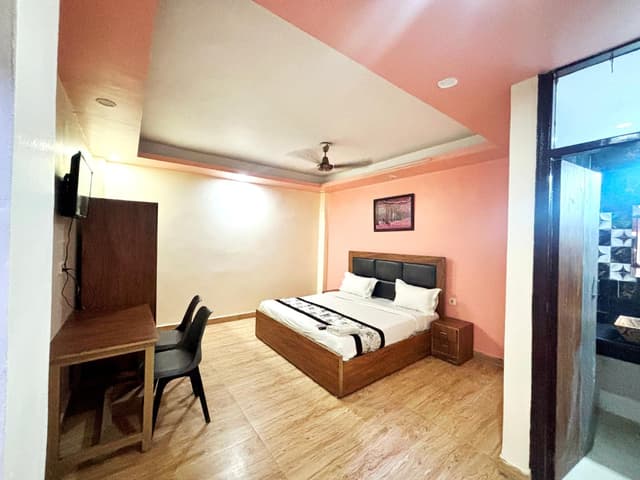 Deluxe Double Room (2 Adults + 1 Child)