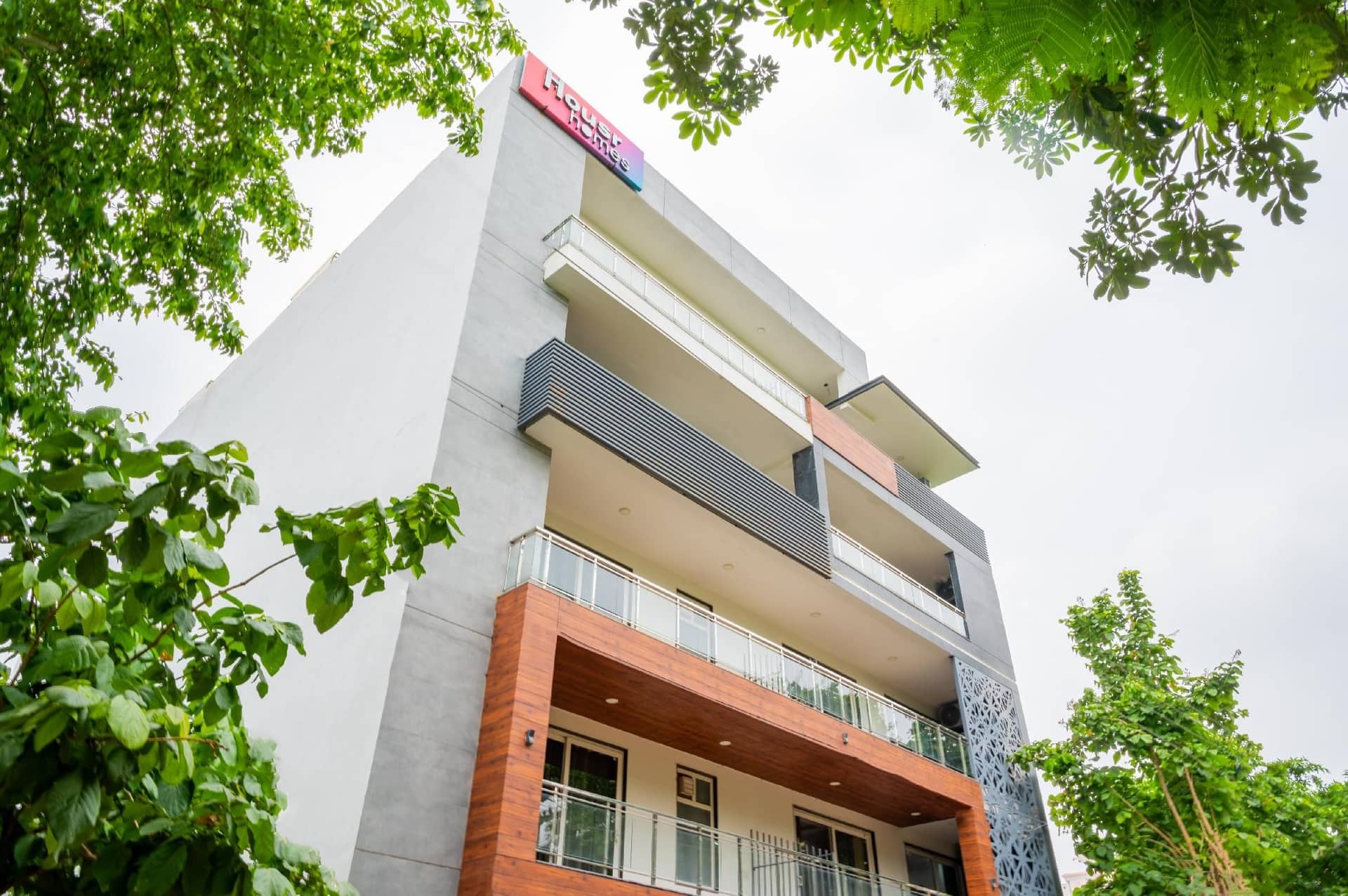 Housr 1RK & 1BHK Apartment Sector 28 Near Galleria Market Housr 1RK & 1BHK Apartment Sector 28 Near Galleria Market