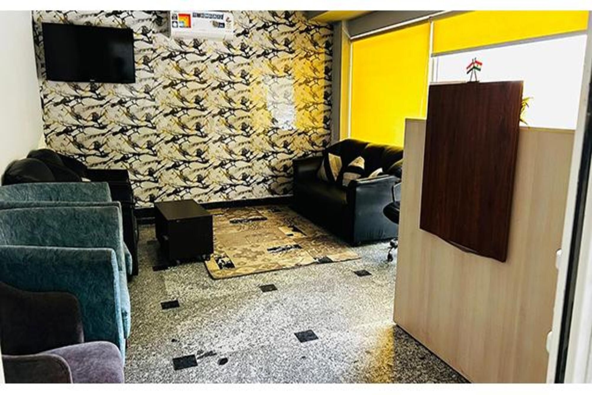 FabHotel Vibe Living - Huda City Centre Metro4